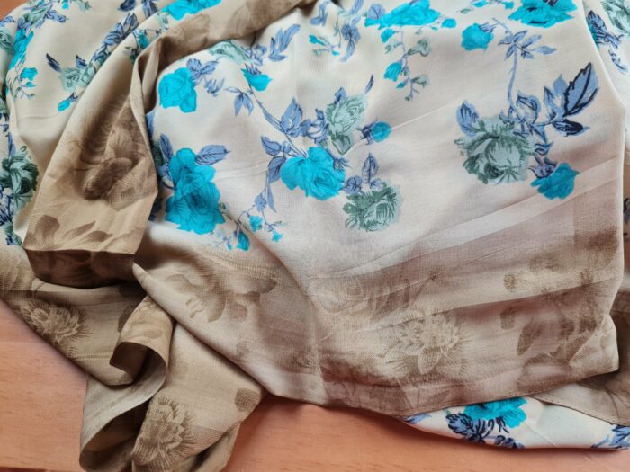 Sari indiano viscose com estampa floral bege e azul