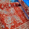 Cortina de sari indiana estampa floral e arabescos laranja e azul