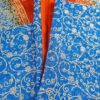 Cortina de sari indiana estampa floral e arabescos azul e laranja