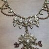 Conjunto de colar e brincos indianos para festas dourado e lilás