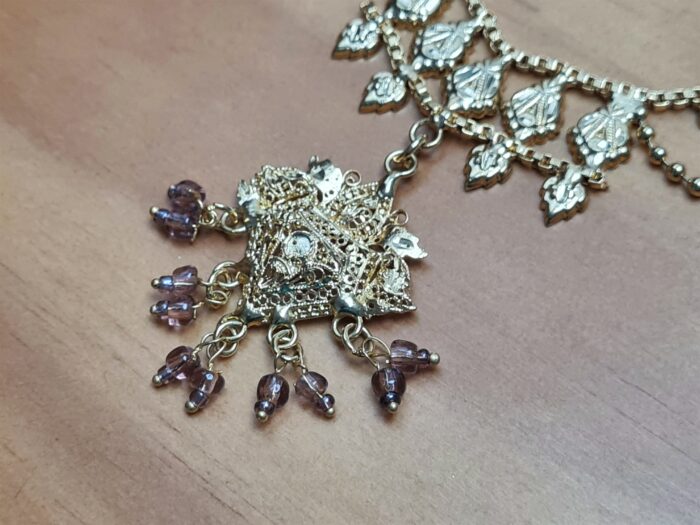 Conjunto de colar e brincos indianos para festas dourado e lilás