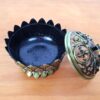 Incensário turíbulo de mesa com design Flor de Lótus e arabescos bronze