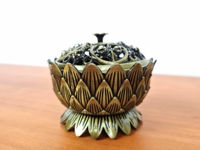 Incensário turíbulo de mesa com design Flor de Lótus e arabescos bronze
