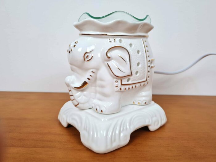 20220926_122724 difusor elétrico de elefante em porcelana para uso com essências ou óleo essencial