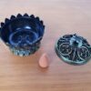 Incensário turíbulo de mesa com design Flor de Lótus e arabescos bronze