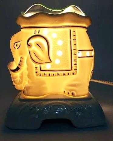 difusor eletrico de elefante aceso Rechaud Difusor elétrico de porcelana design elefante