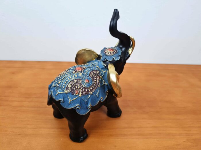 Elefante indiano de madeira com incrustações douradas 20 cm