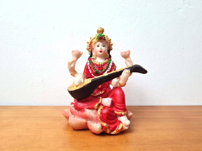 saraswati estátua