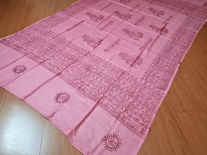 Chadar indiano (manto de oração) de Krishna e mantras rosa salmão