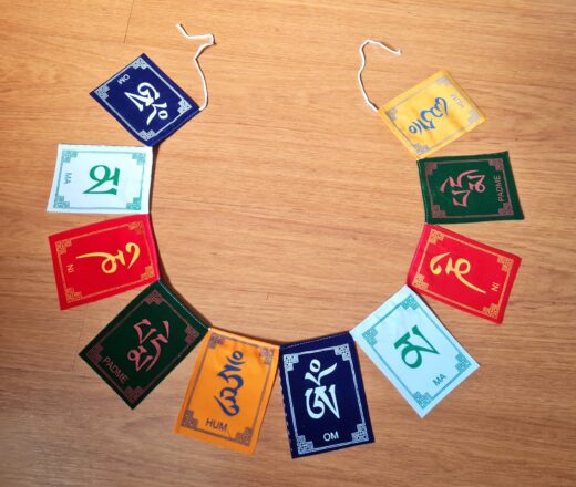 bandeiras tibetanas de veludo com mantra 11x8cm