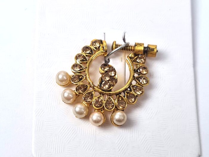Piercing Maharathi dourado com pedras claras e pérolas