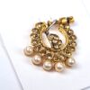 Piercing Maharathi dourado com pedras claras e pérolas