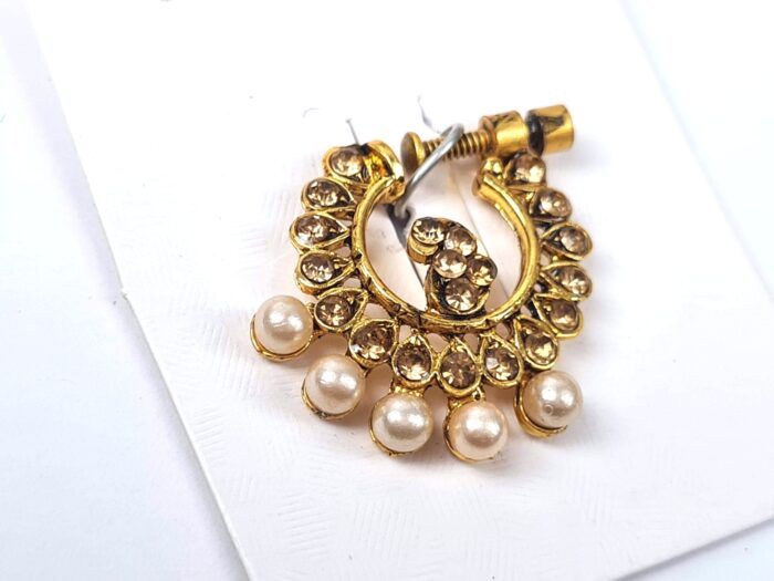 Piercing Maharathi dourado com pedras claras e pérolas
