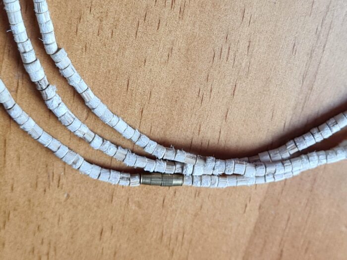 Kanthi de Tulasi (colar com três voltas)