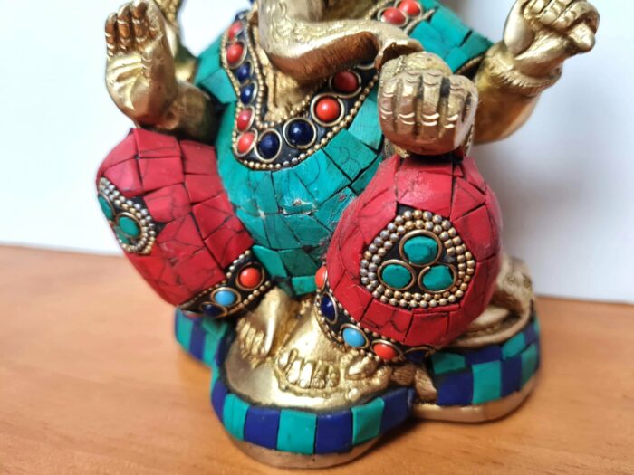Estátua de Ganesha metal brass com pedras naturais embutidas 16 cm