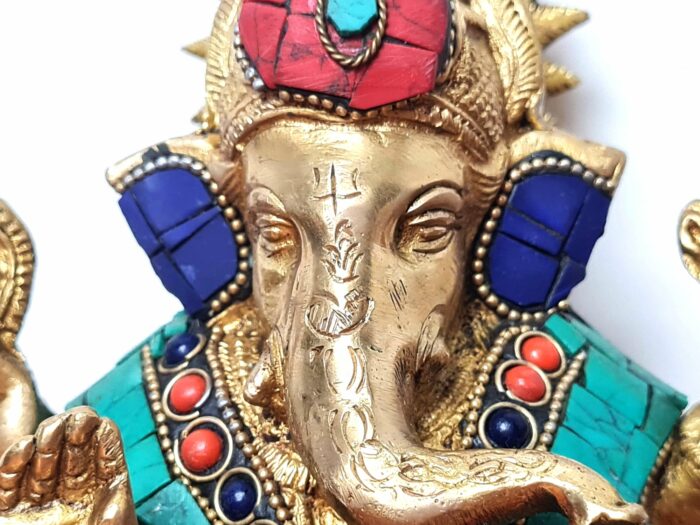 Estátua de Ganesha metal brass com pedras naturais embutidas 16 cm