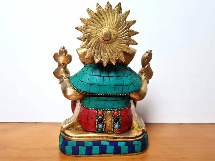 Estátua de Ganesha metal brass com pedras naturais embutidas 16 cm