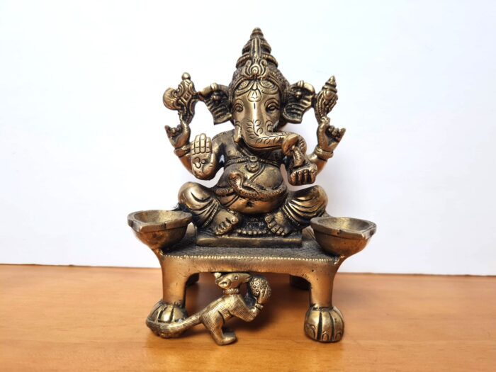 20230103_201505 estátua indiana de metal brass 15cm, de Ganesha com lamparinas