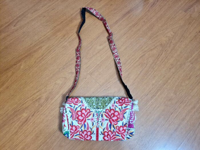20230109_222104 Bolsa indiana Banjara 100% bordada a mão creme e color