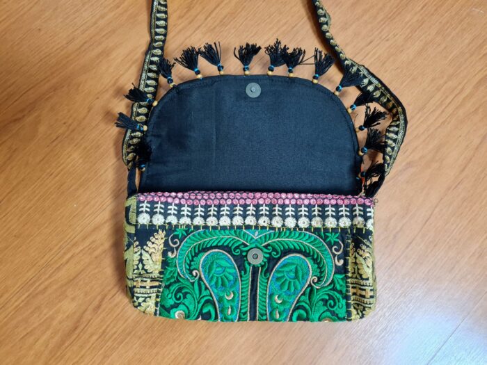 20230109_223115 Bolsa indiana Banjara 100% bordada a mão preta e color