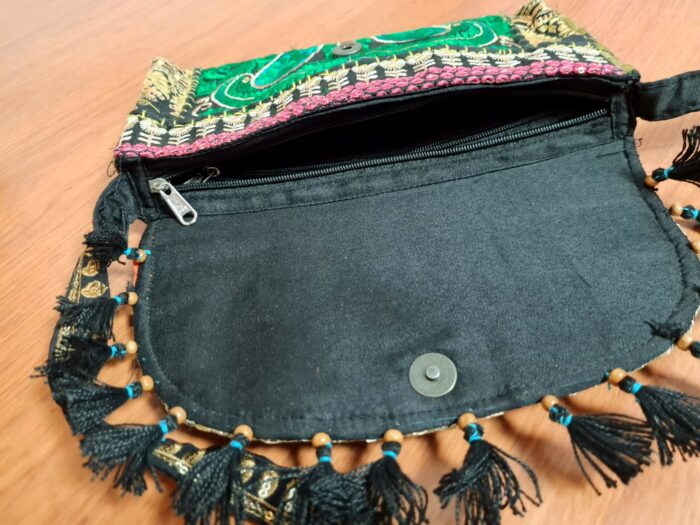 20230109_223125 Bolsa indiana Banjara 100% bordada a mão preta e color