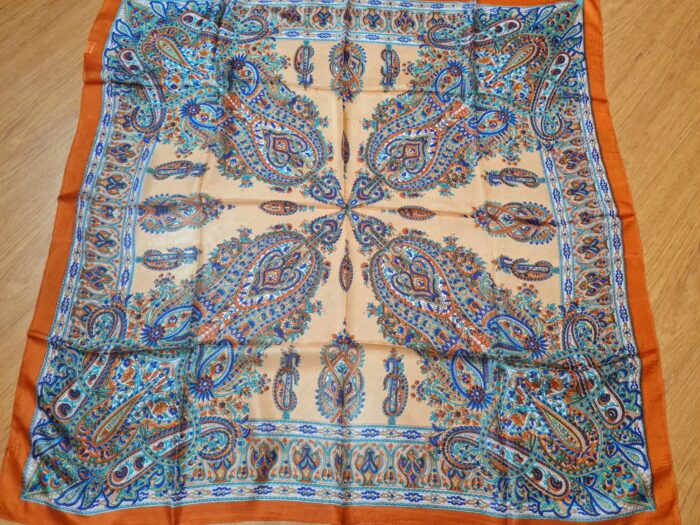 20230111_120158 Lenço indiano de seda estampado laranja