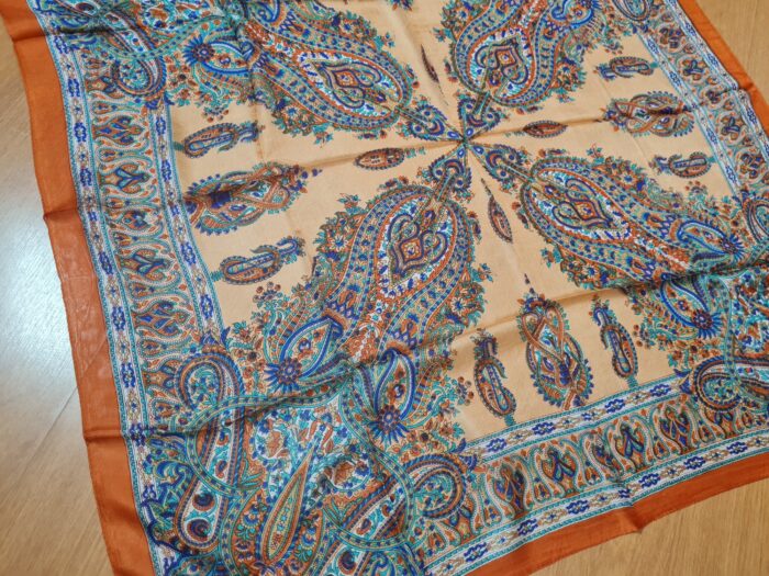 20230111_120205 Lenço indiano de seda estampado laranja