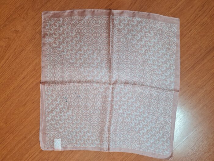 lenço de seda rosinha pequeno 40cm