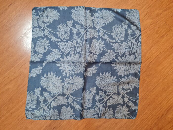 neck scarf lenço indiano cinza de seda floral 40cm