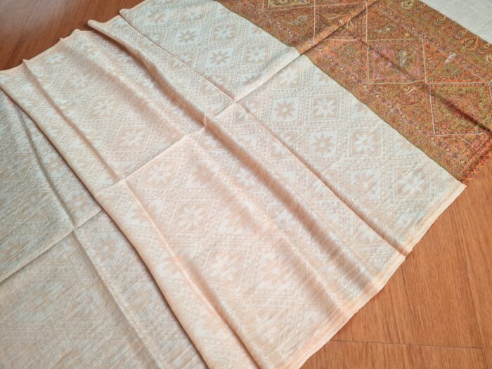 Pashimina indiana de cashmere estampa paisleys coral clarinho