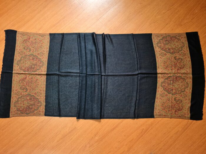 20230111_125423 Pashimina indiana de cashmere estampa paisleys preto e tons terrosos