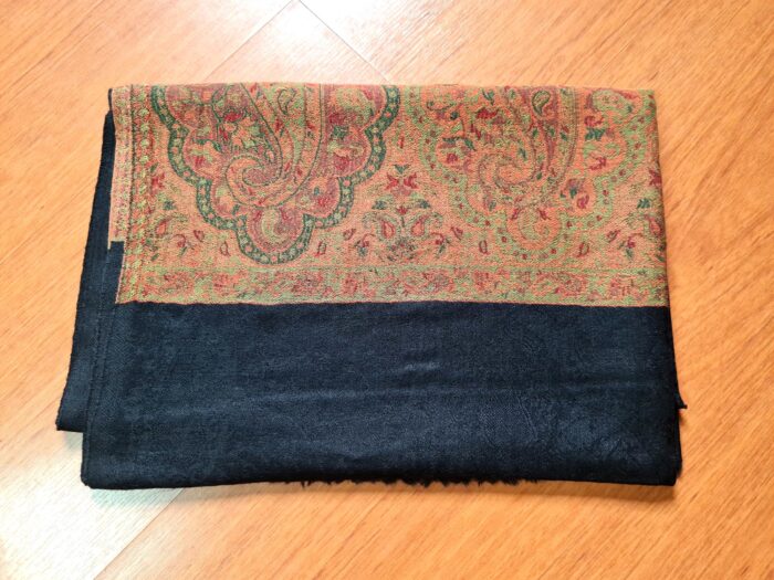 20230111_125642 Pashmina indiana original preto adamascado com tons terrosos