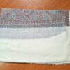 pashmina original creme adamascada com tons frios na faixa