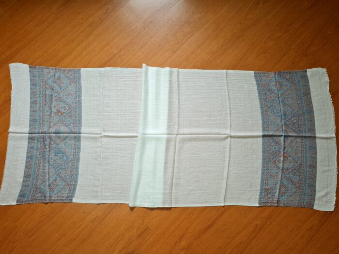Pashimina indiana de cashmere estampa paisleys creme e tons frios