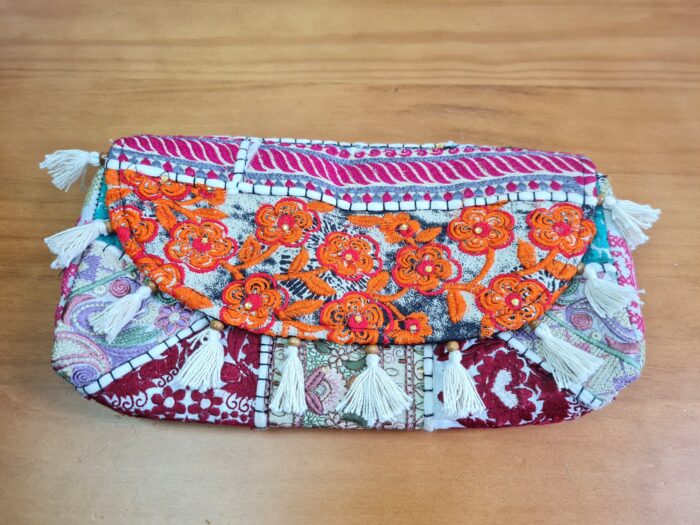 Bolsa indiana Banjara bordada com tassel e alça opcional