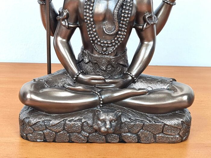 Estátua do Deus Shiva da Veronese Design em postura de lótus 15 cm