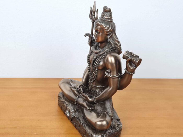 Estátua do Deus Shiva da Veronese Design em postura de lótus 15 cm