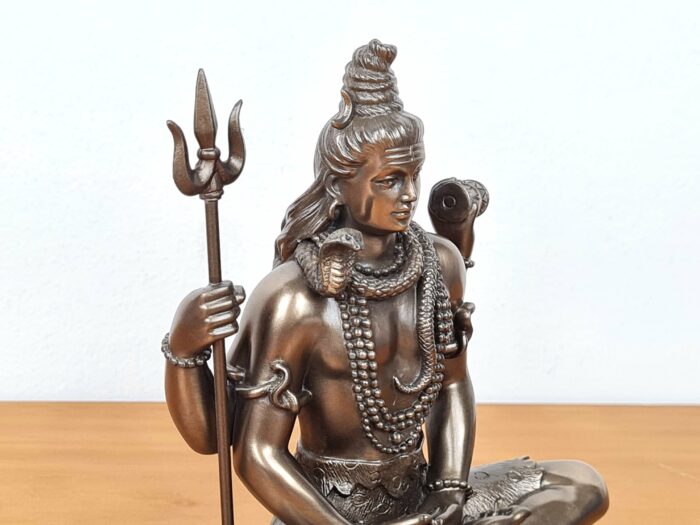 Estátua do Deus Shiva da Veronese Design em postura de lótus 15 cm