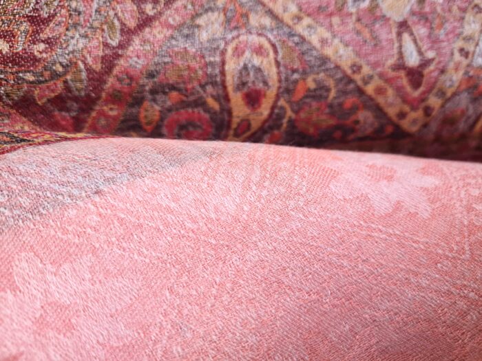 20260729_112656 Pashimina indiana de cashmere estampa paisleys rosa coral