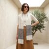 pashmina de cashmere paisley creme com nuances cinza e tons terrosos