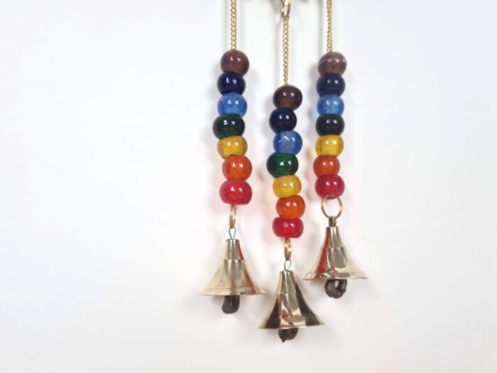 Sino dos ventos de metal com símbolo de Surya Sun e 7 chakras
