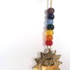 Sino dos ventos de metal com símbolo de Surya Sun e 7 chakras