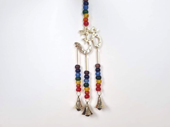 Sino dos ventos de metal com símbolo do Om e 7 chakras