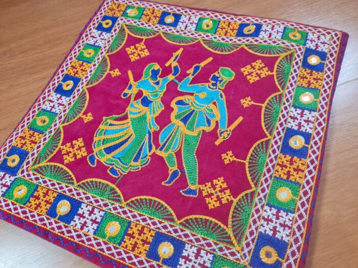 Capa de almofada indiana estampa dançarinos hindus rosa