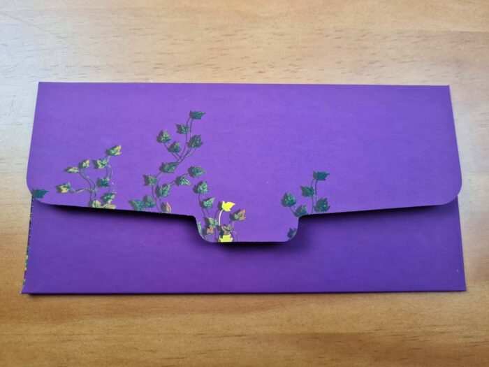 Envelope indiano de luxo estampa de pavões roxo