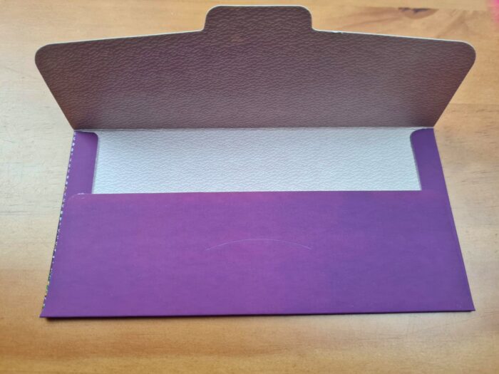 Envelope indiano de luxo estampa de pavões roxo
