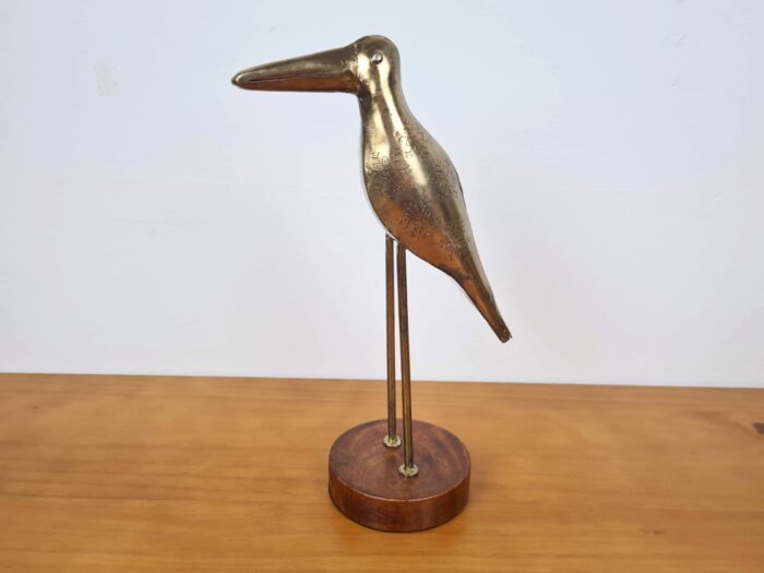 pássaro indiano decorativo em base de madeira