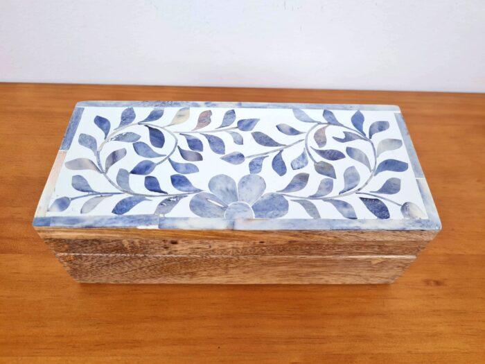 Caixa indiana decorativa com tampo floral azulejado 23cm