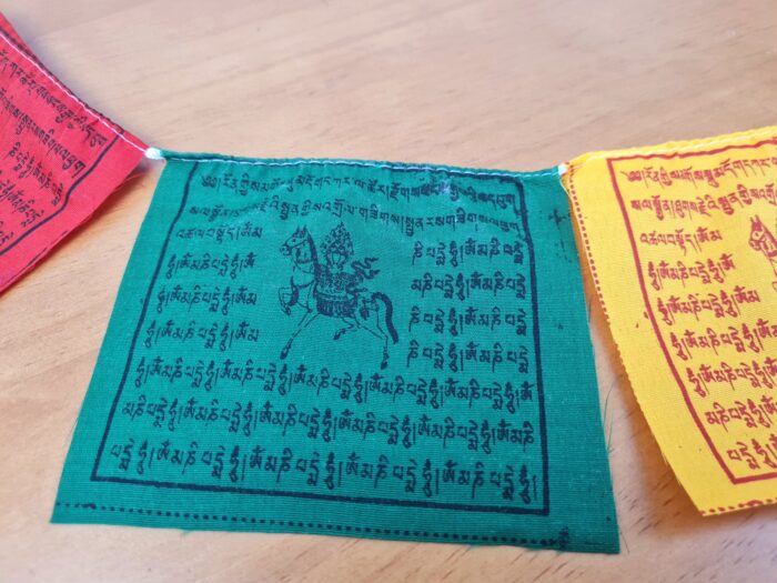 20230407_134710 Bandeiras tibetanas clássicas (13cm x 10cm)