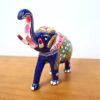 20230407_134857 Elefante de metal esmaltado com técnica cloisonné azul e verde 15cm